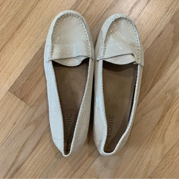 Vionic Larrun Women's Ivory Snake Pattern
Orthotic Slip on Loafers Size 8.5 - Picture 4 of 8